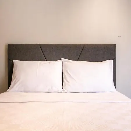Flat W Balcony 4 Min To In Apartamento